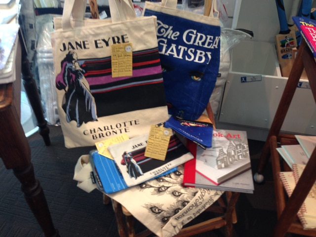 Shopping bags sporting your favourite classics